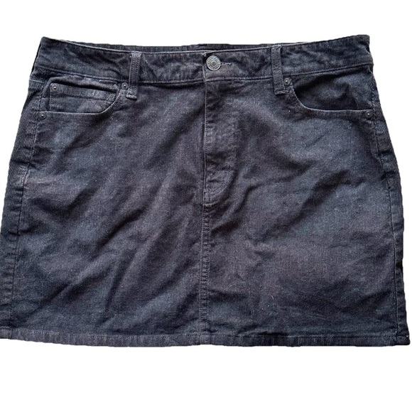 American Eagle Outfitters Dresses & Skirts - American Eagle Corduroy Super Stretch Black Skirt Size 14 Plus